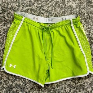 Womens Under Armor SIZE S running shorts